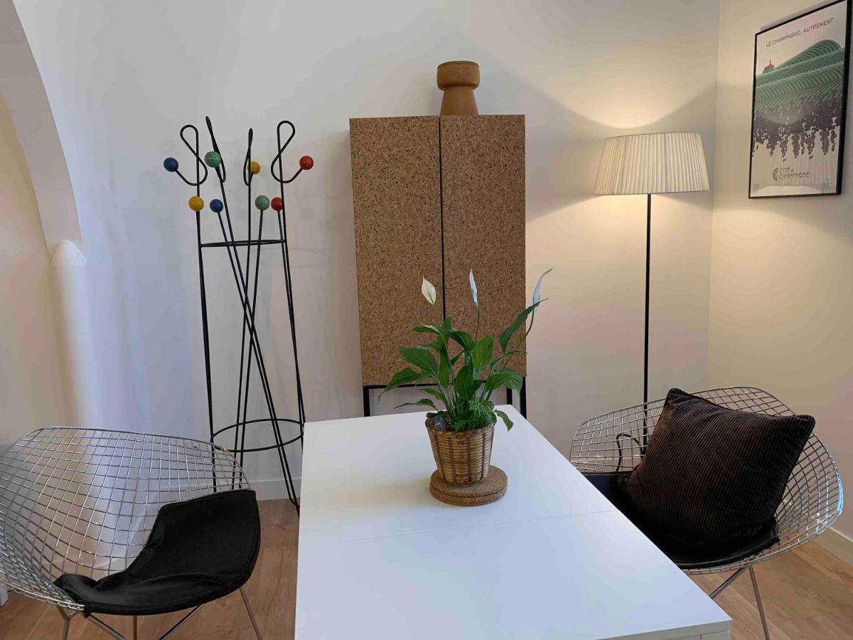 Secret Garden Apartment เอ-แชมเปญ ภายนอก รูปภาพ